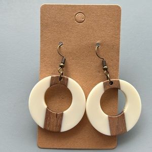 Round resin and wood earrings